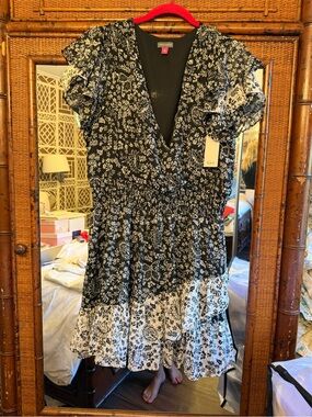 Vince Camuto Black and White Floral V-Neck Tiered Casual Dress